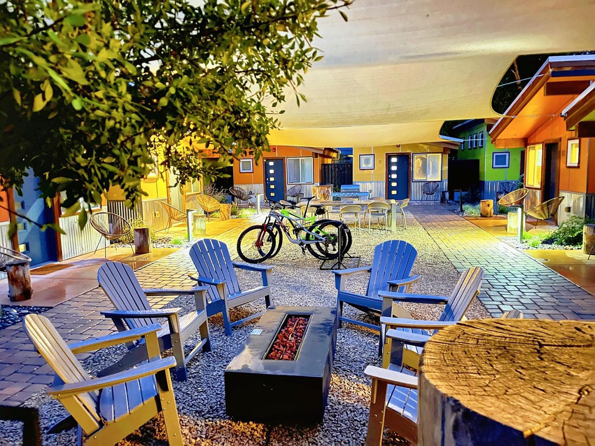 Downtown Kokopelli West 6 - Newly Remodeled Stylish Studio モアブ エクステリア 写真